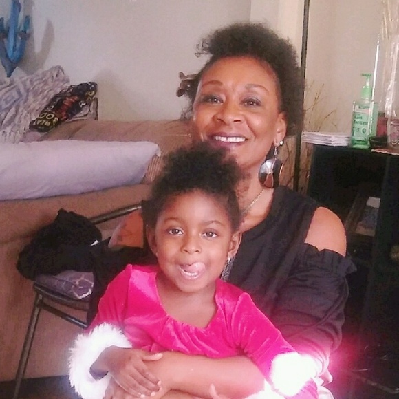 Meet your Posher, Elaine - Picture 3 of 11